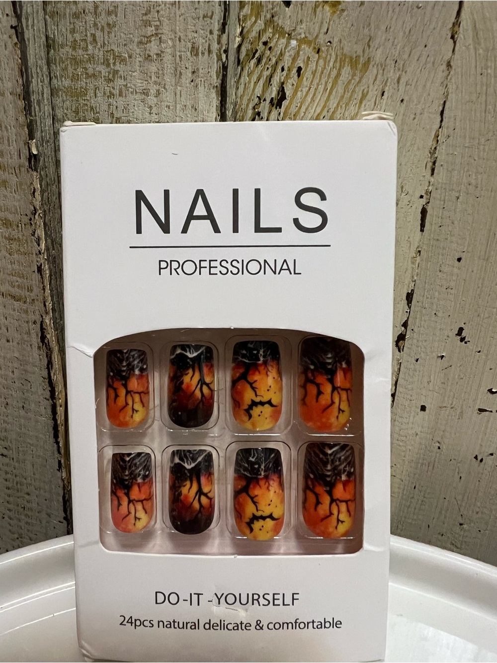 Halloween Sunset Press-On Nails — Orange & Black Tree Design - Picture 3 of 4